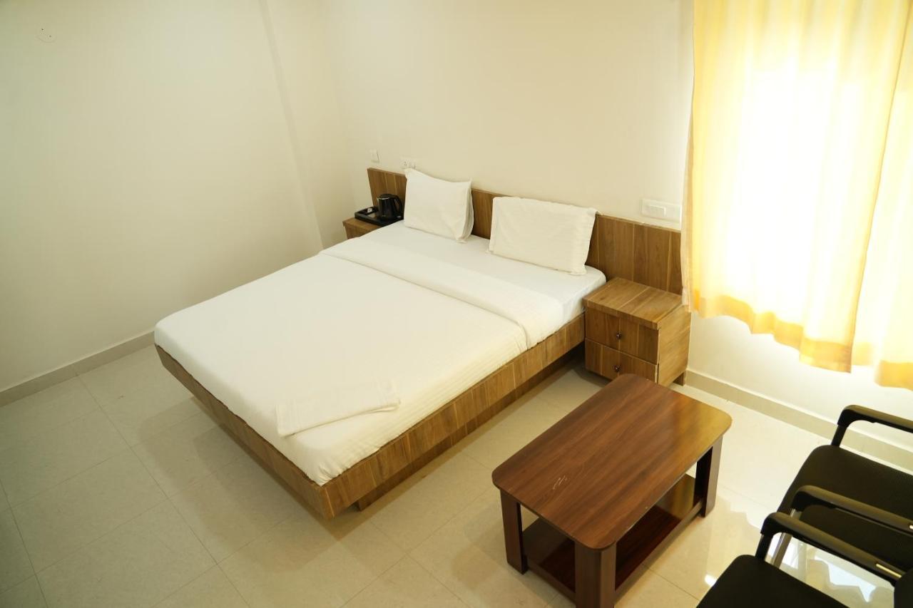 5 Star Grand- Premium Hotell Shamshabad Exteriör bild