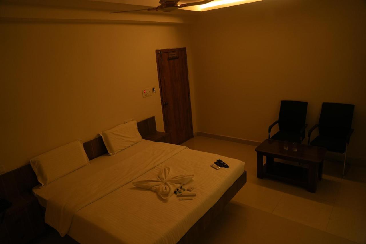 5 Star Grand- Premium Hotell Shamshabad Exteriör bild