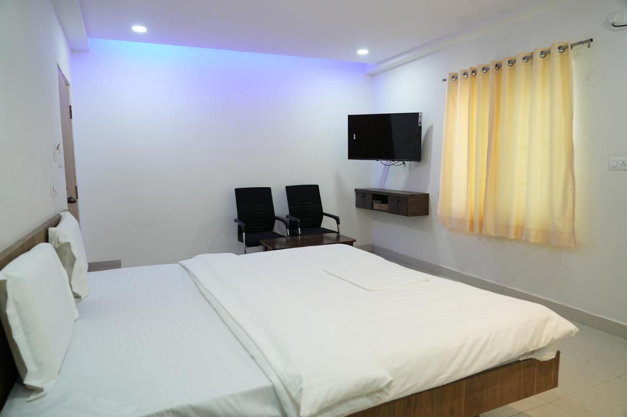 5 Star Grand- Premium Hotell Shamshabad Exteriör bild