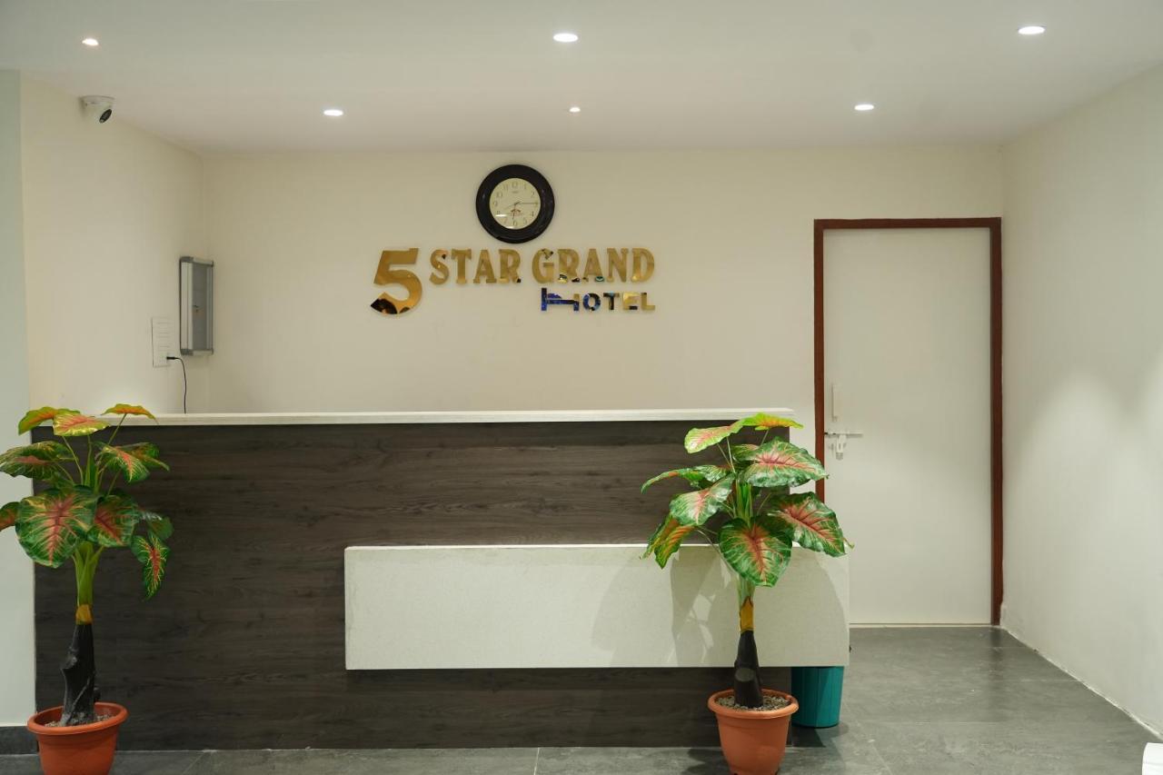 5 Star Grand- Premium Hotell Shamshabad Exteriör bild