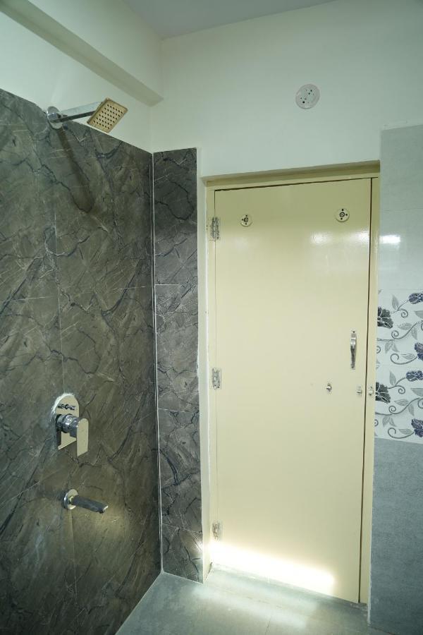 5 Star Grand- Premium Hotell Shamshabad Exteriör bild