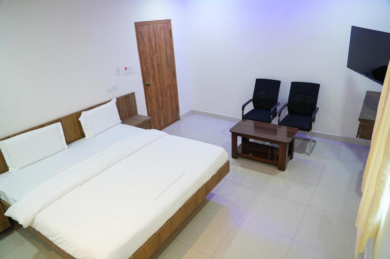 5 Star Grand- Premium Hotell Shamshabad Exteriör bild