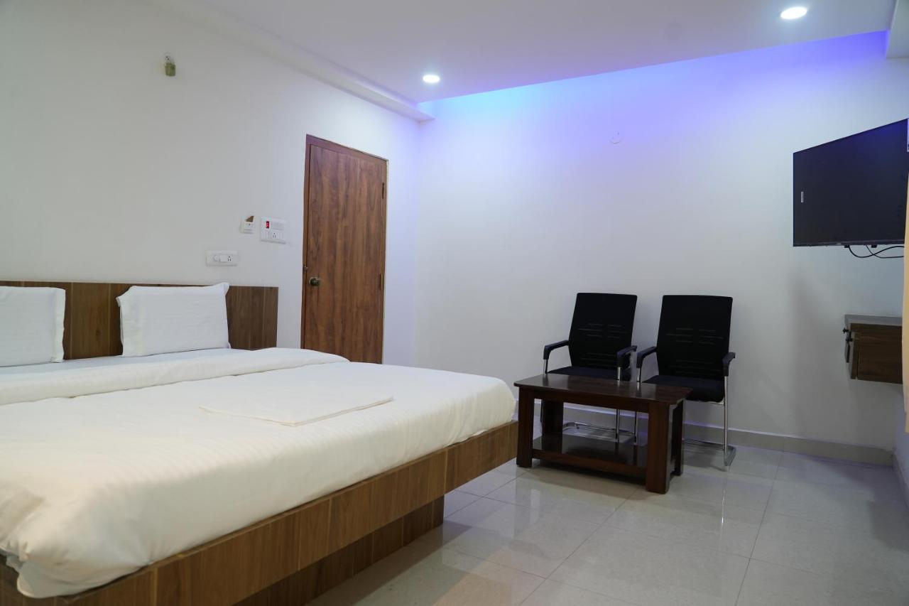 5 Star Grand- Premium Hotell Shamshabad Exteriör bild