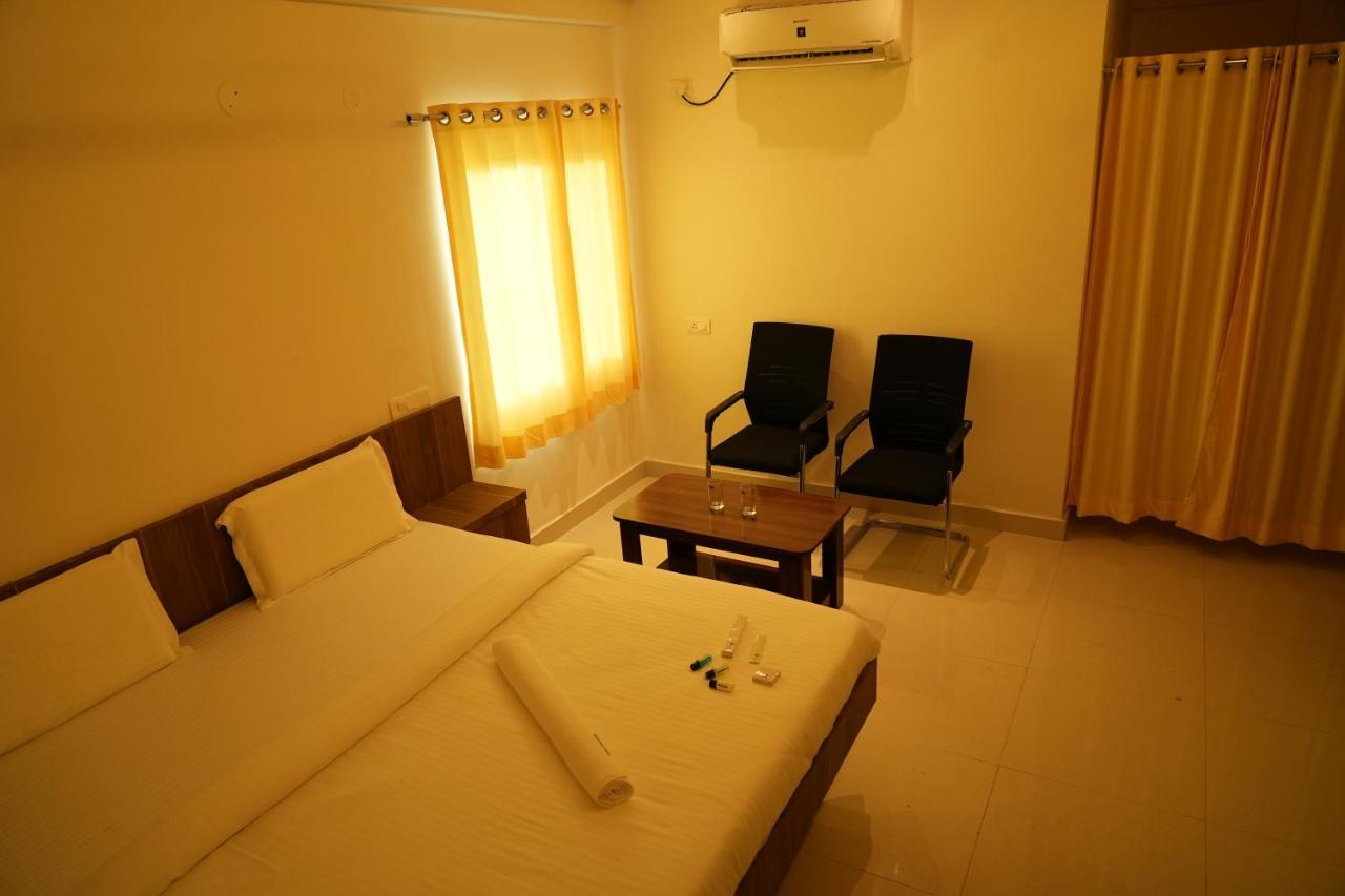 5 Star Grand- Premium Hotell Shamshabad Exteriör bild