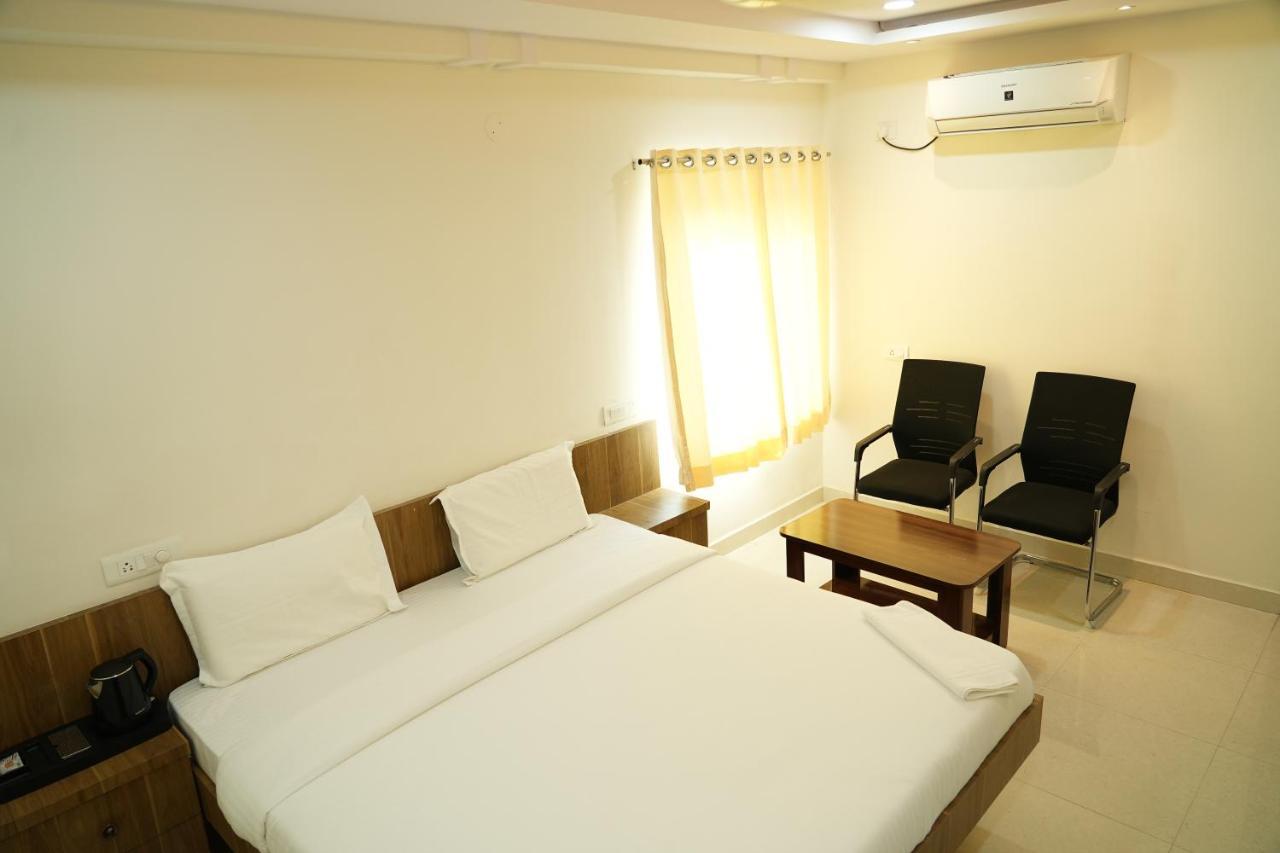 5 Star Grand- Premium Hotell Shamshabad Exteriör bild