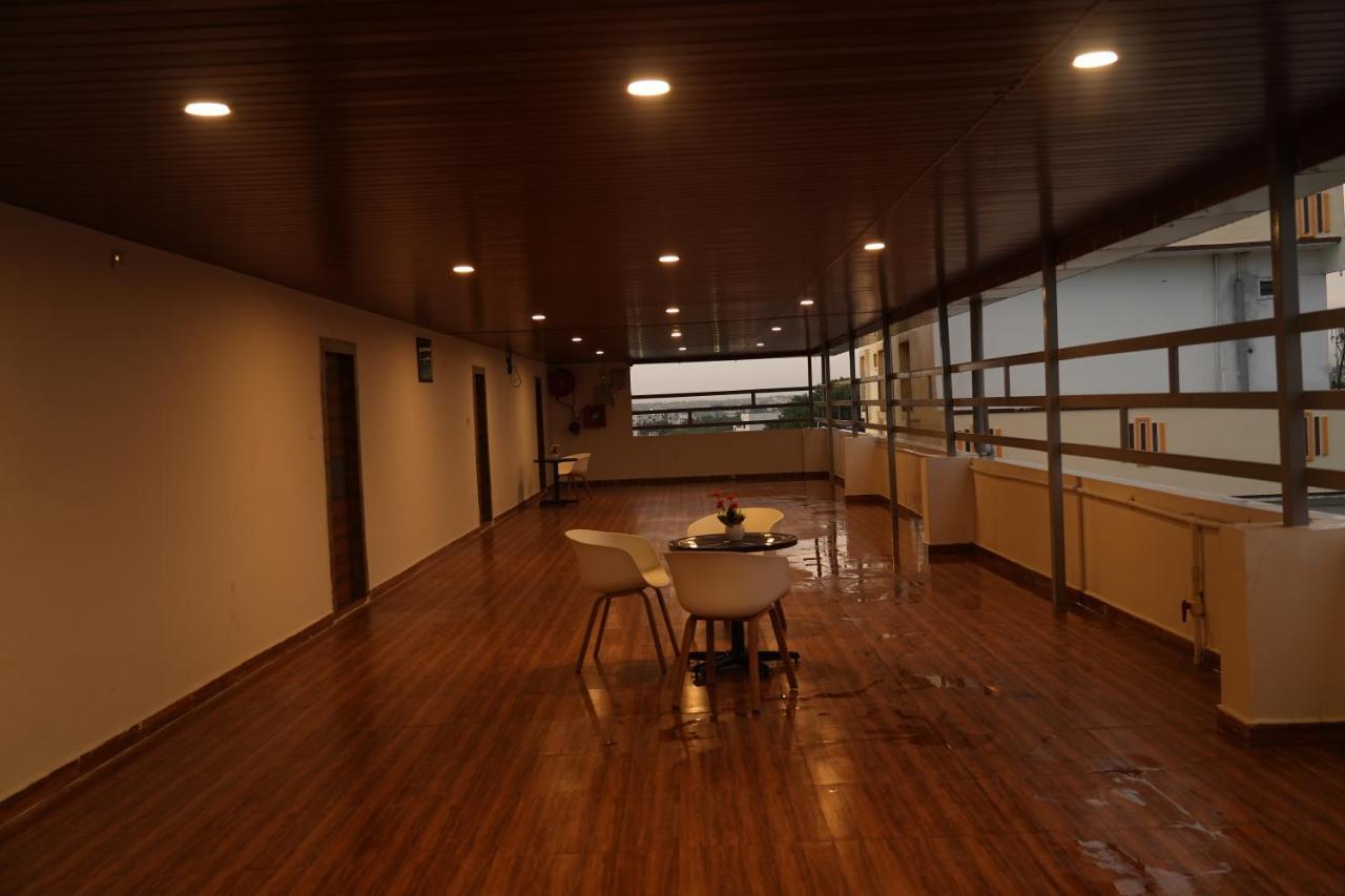 5 Star Grand- Premium Hotell Shamshabad Exteriör bild