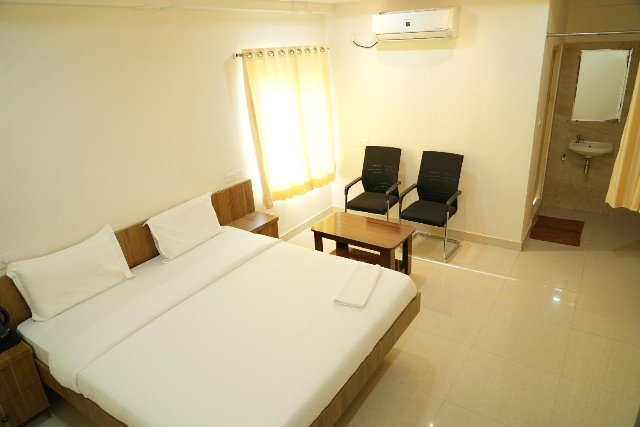 5 Star Grand- Premium Hotell Shamshabad Exteriör bild