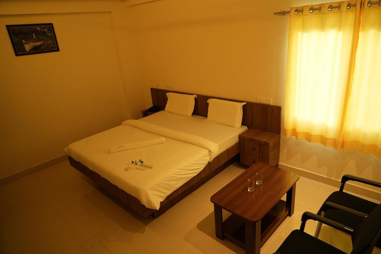 5 Star Grand- Premium Hotell Shamshabad Exteriör bild