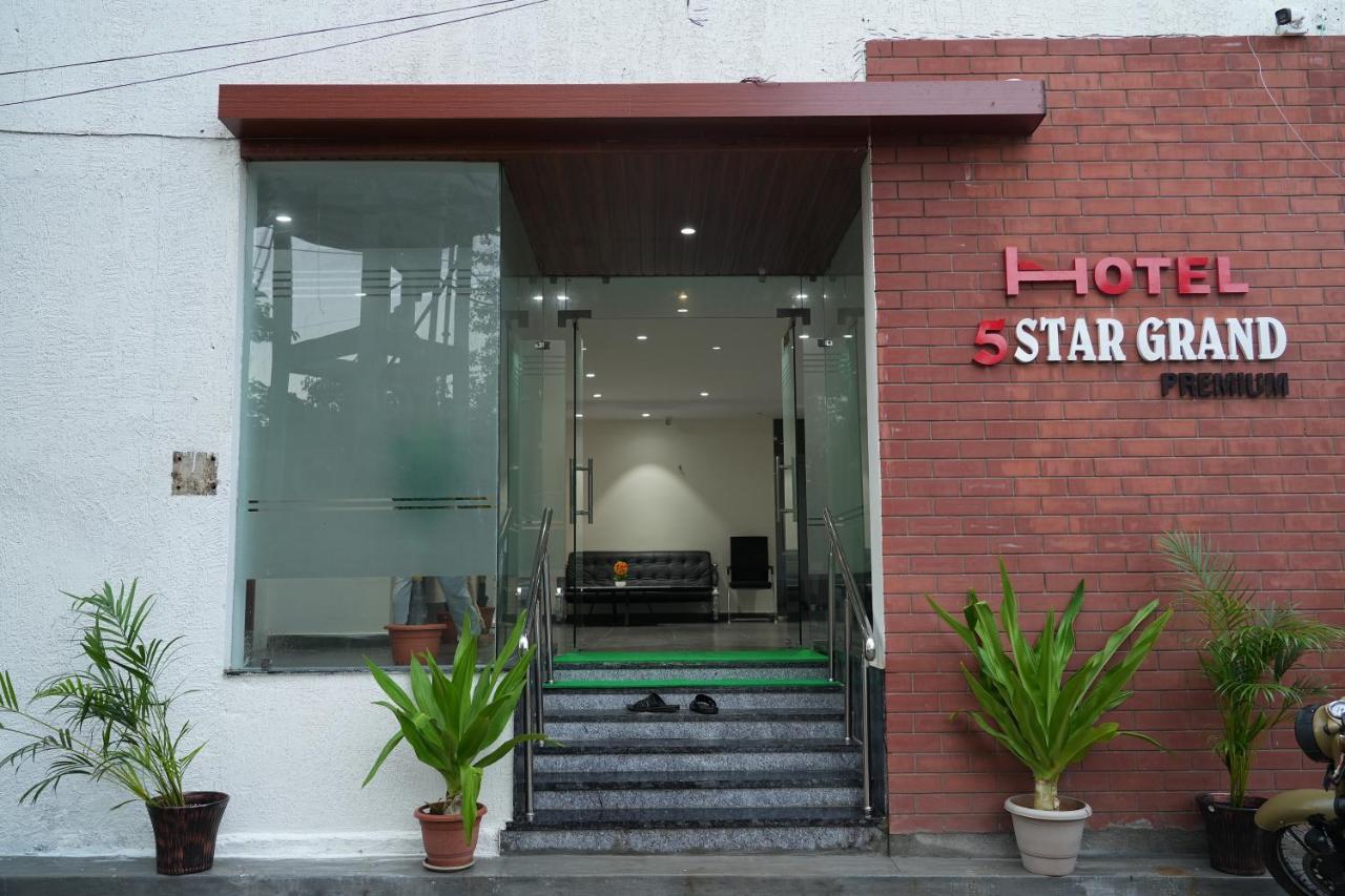 5 Star Grand- Premium Hotell Shamshabad Exteriör bild
